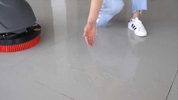 全自動洗地機為什么吸水不干凈？要怎么解決？