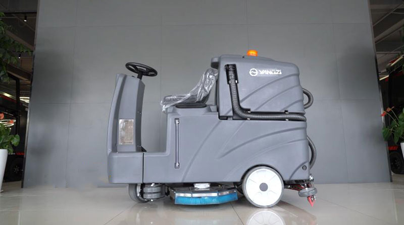 使用正確類型的洗地機(jī)清潔！