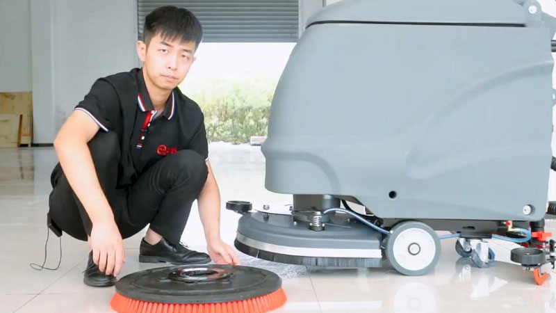 洗地機(jī)問(wèn)題二：擦洗效果不佳