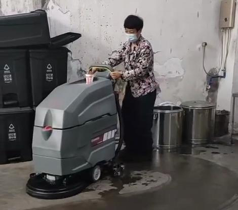 粗糙的水泥地板可以用洗地機(jī)清洗嗎？