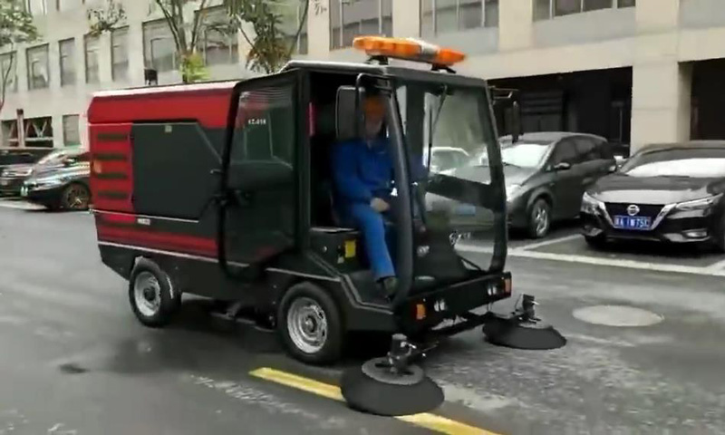 全封閉駕駛室電動(dòng)戶外清潔機(jī) 駕駛式掃路車