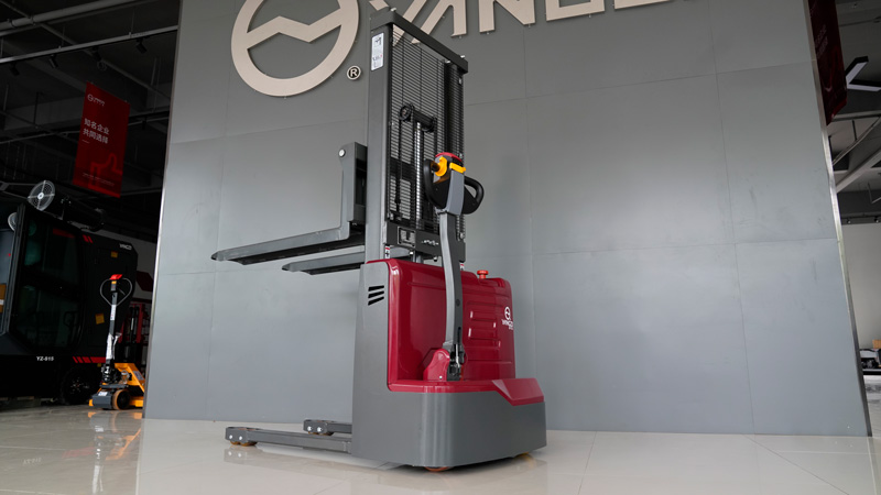 新叉車(chē)操作員的 5 個(gè)提示