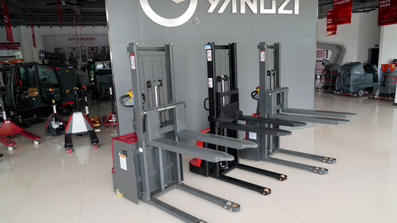 擁有電動(dòng)叉車(chē)的 5 個(gè)好處