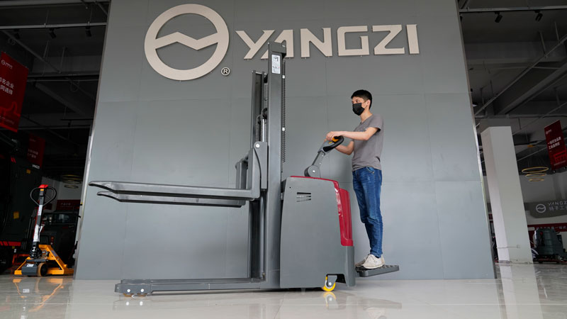 叉車電池要多少錢(qián)