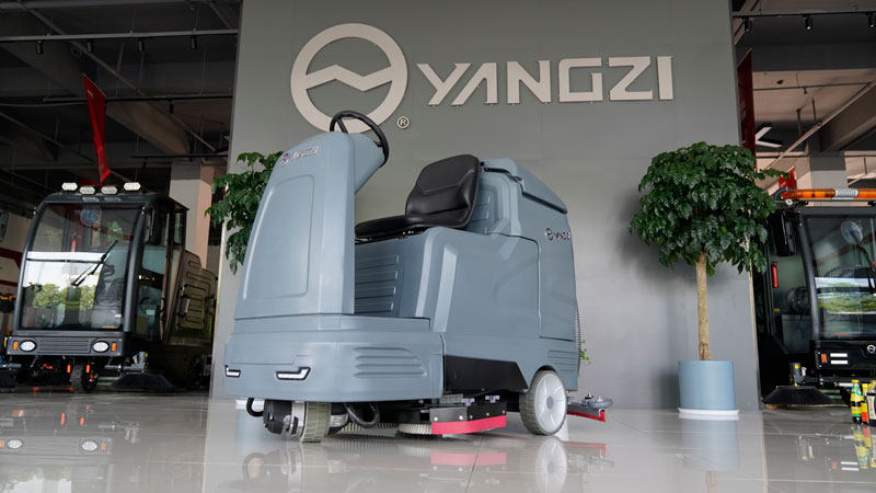 購買駕駛式洗地機(jī)時(shí)要注意的八件事