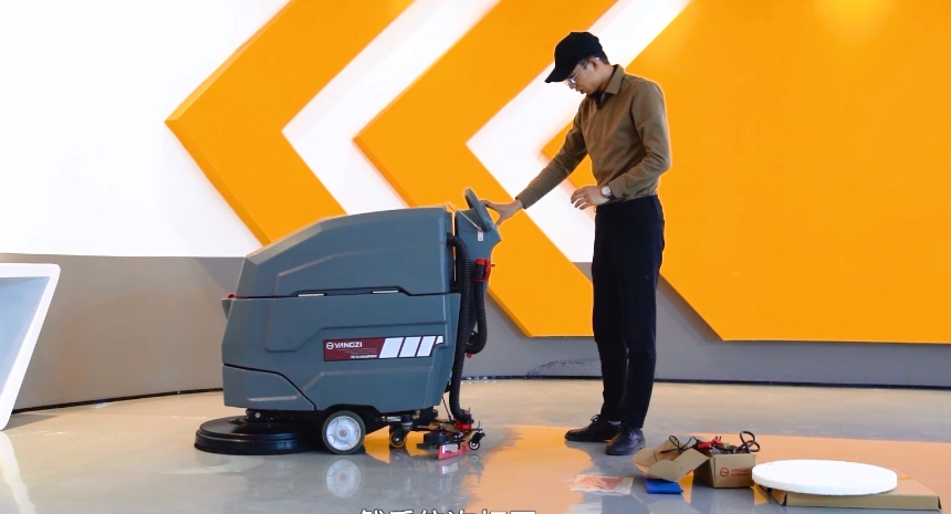 手推式洗地機(jī)多少錢(qián)一臺(tái)