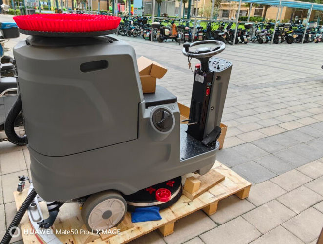 駕駛式洗地機(jī)多少錢(qián)一臺(tái)