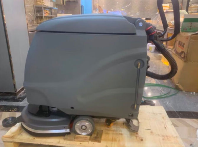 超市洗地機(jī)多少錢(qián)一臺(tái)