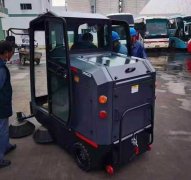 工廠(chǎng)倉(cāng)庫(kù)清潔選用洗地機(jī)或工業(yè)掃地機(jī)