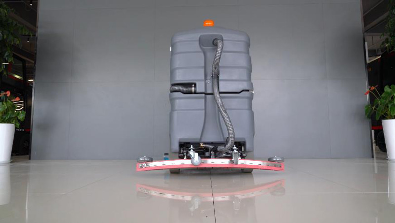 地庫難清潔？試試揚子X8駕駛式洗地機！